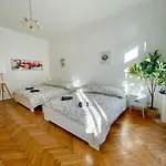 Sunny & Calm Stylish Flat